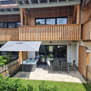 Ferienhaus Berger Mit Eigenen Whirlpool Im Garten, Garmisch-Partenkirchen